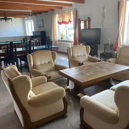 Dworek Pod Kasztanami Farm stay